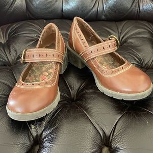 American Eagle girls heeled Mary Jane’s size 13